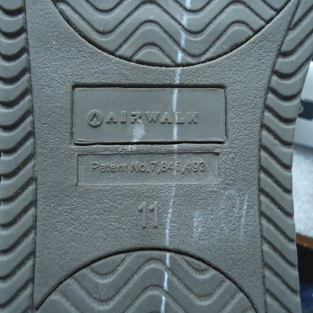 Airwalk Women's Brown Suede Faux Fur Lined Toggle Button Boots Winter Shoes 11 - Picture 12 of 13